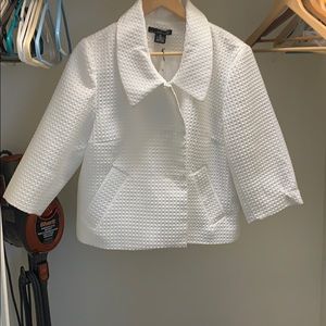 Cropped white jacket